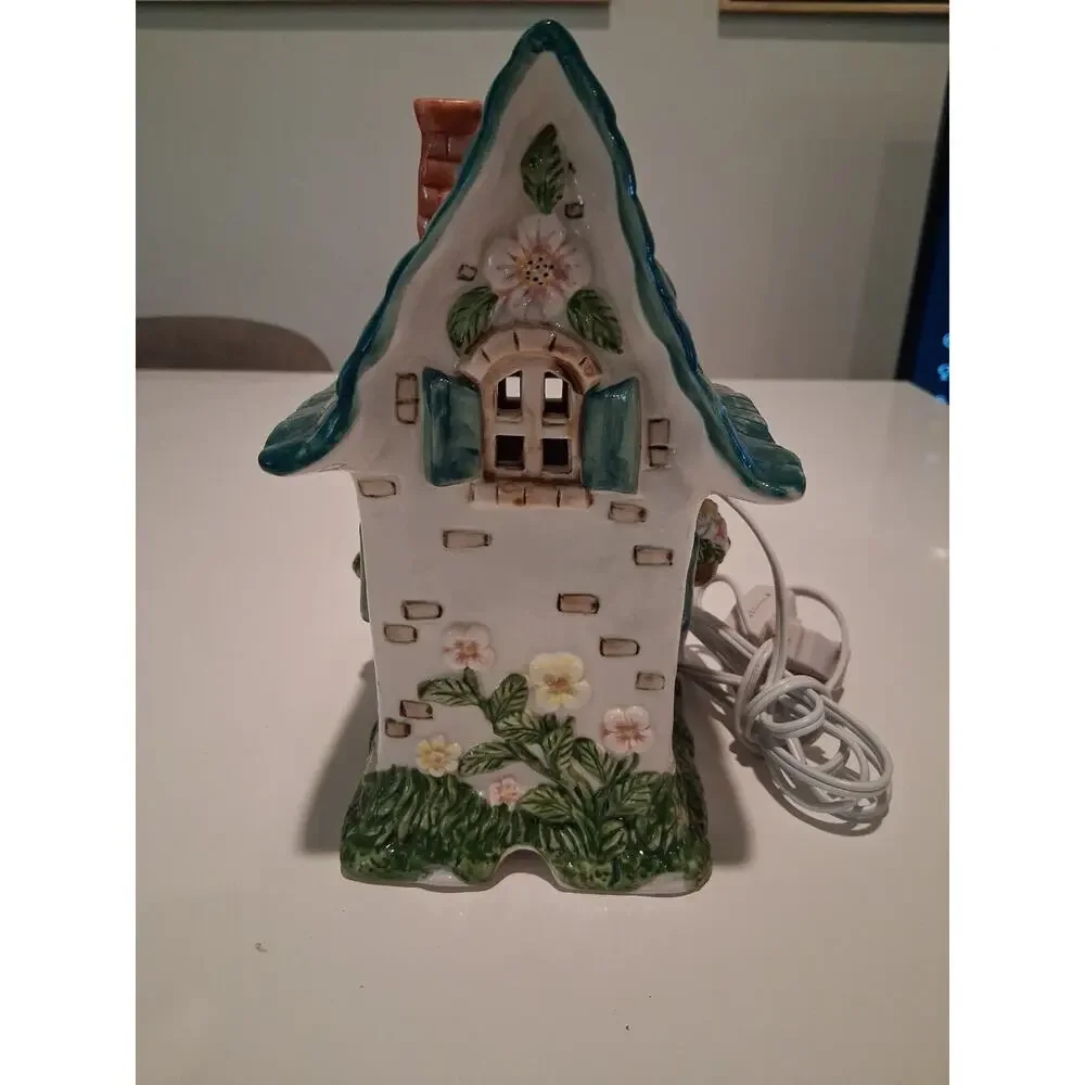VTG c1990 Cottagecore Ceramic House Night Light Lamp Cat Hanging Flowers Works